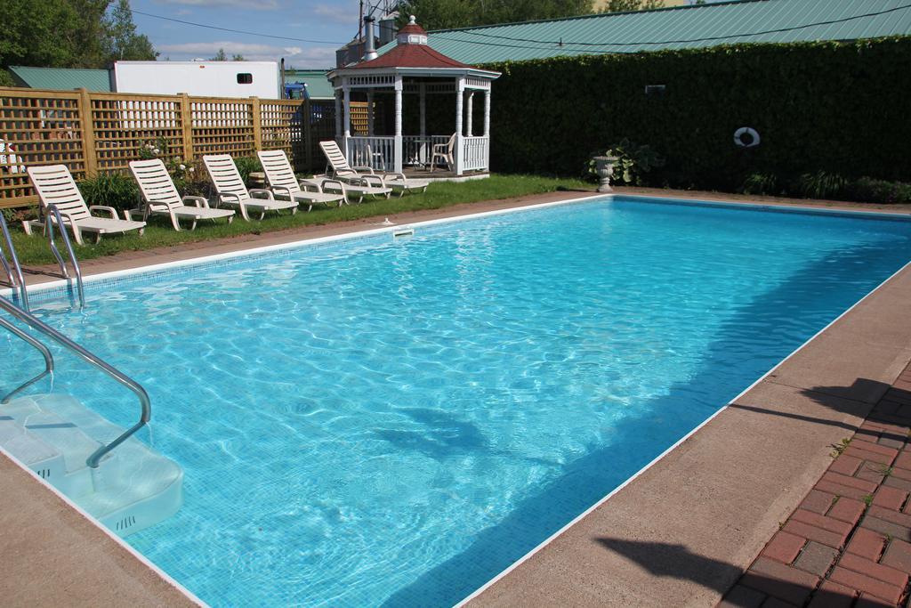 Willow Bend Motel トゥルーロ エクステリア 写真